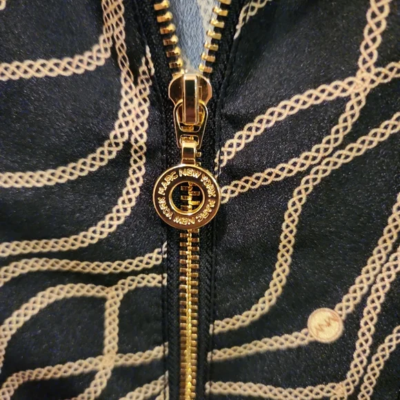 NWT MARC NY long sleeved ZIP front soft Blouse... modern, mature style . Size M - Picture 2 of 8